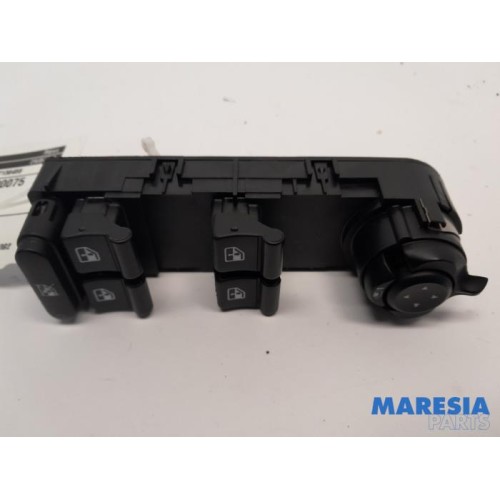Alfa Romeo - Giulietta - Multi-functional window switch