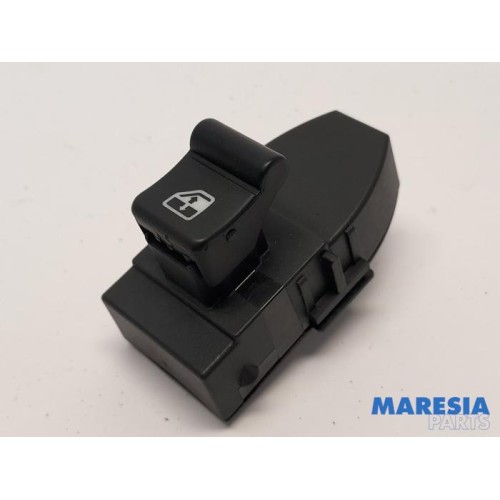 Alfa Romeo - Giulietta - Electric window switch