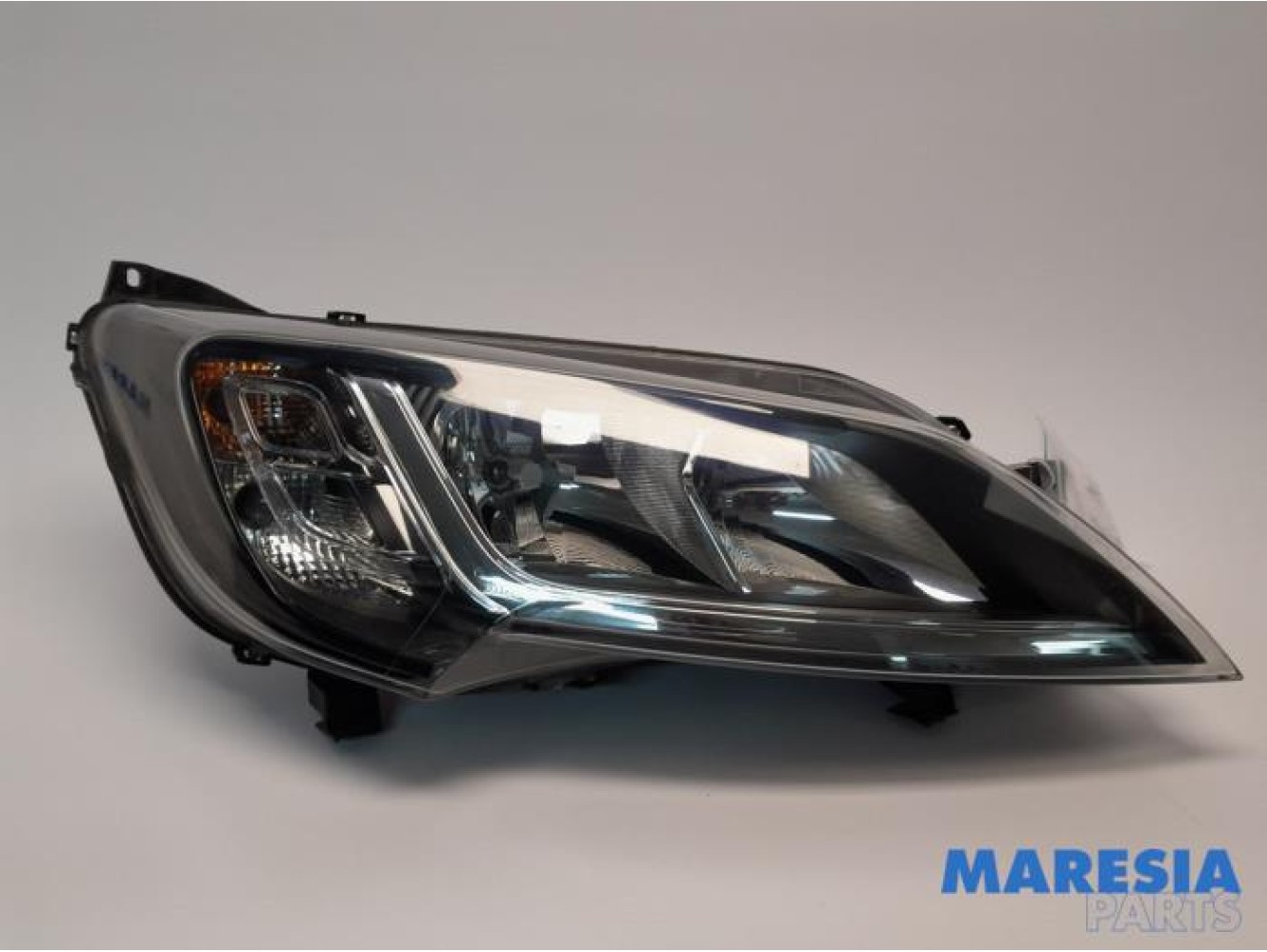 Peugeot - Boxer - Phare droit