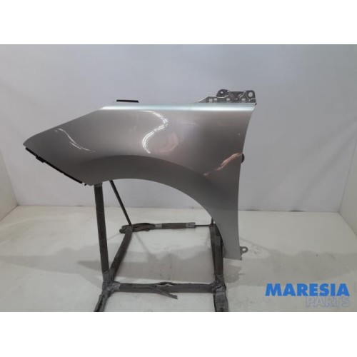 Peugeot - 5008 - Front wing, left