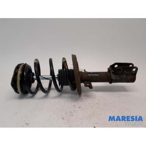 Renault - Megane - Front shock absorber rod, left