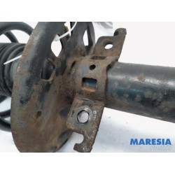 Renault - Megane - Stoßdämpferstrebe rechts vorne