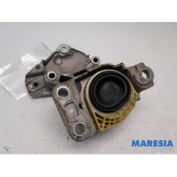 Renault - Megane - Engine mount
