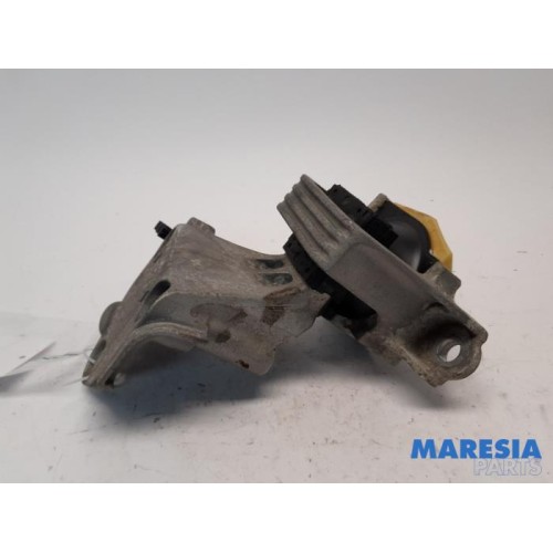 Renault - Megane - Engine mount