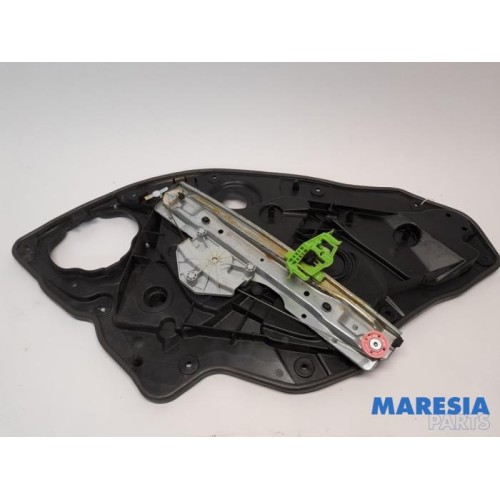 Alfa Romeo - Giulietta - Rear door window mechanism 4-door, right