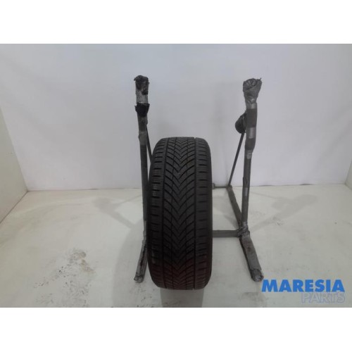 Peugeot - 5008 - Tyre