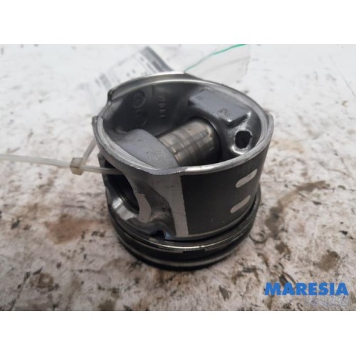Peugeot - 5008 - Piston