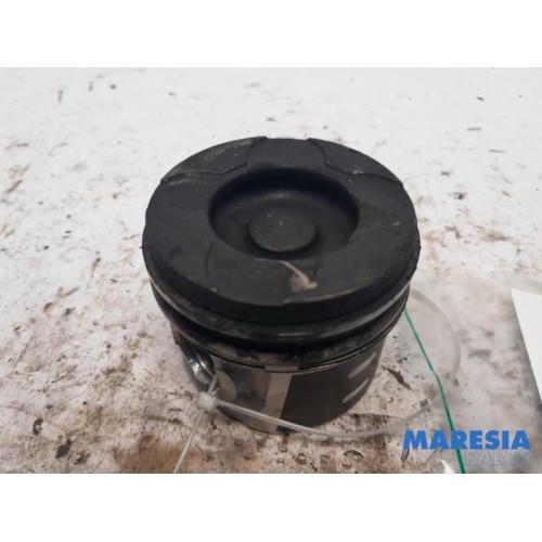 Peugeot - 5008 - Piston