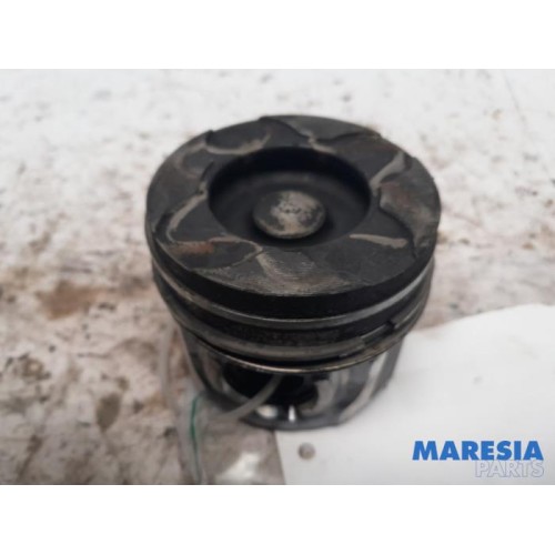 Peugeot - 5008 - Piston