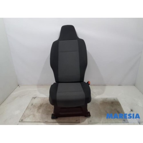 Peugeot - Partner - Seat, right