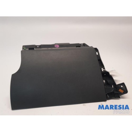 Peugeot - 508 - Glovebox