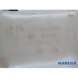 Citroen - C3 - Front windscreen washer reservoir