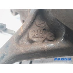 Peugeot - 5008 - Knuckle, front right