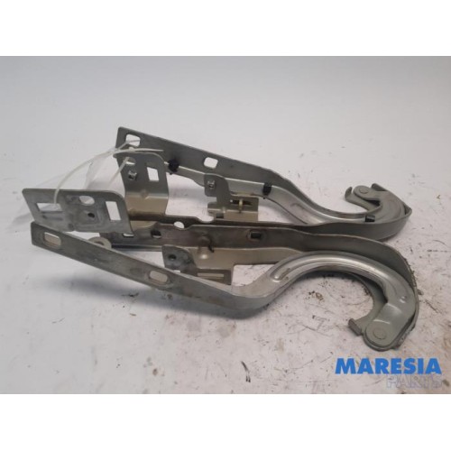 Peugeot - 5008 - Bonnet Hinge