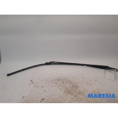 Peugeot - 5008 - Front wiper arm