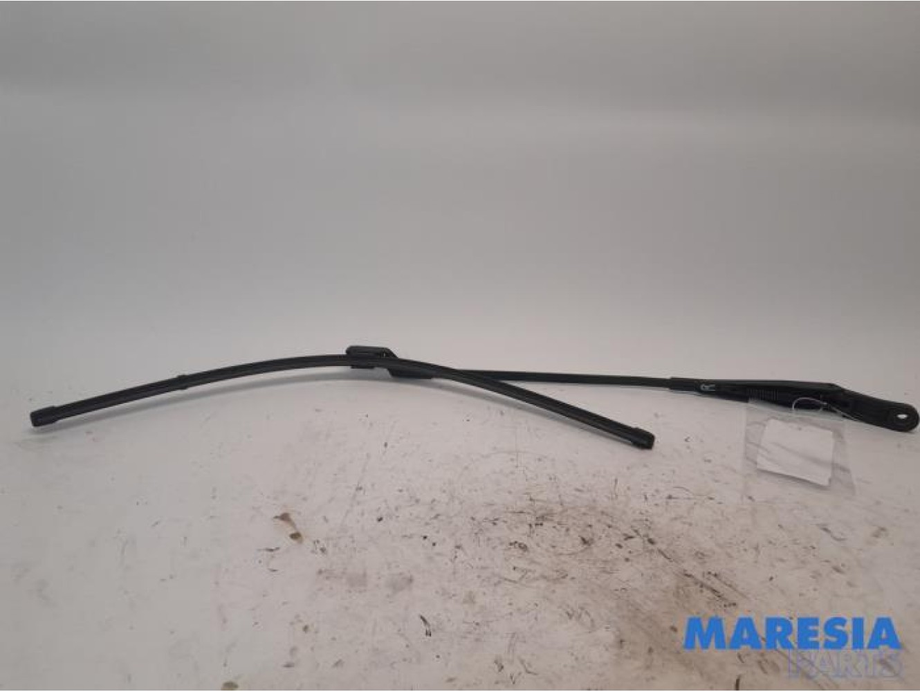 Peugeot - 5008 - Front wiper arm