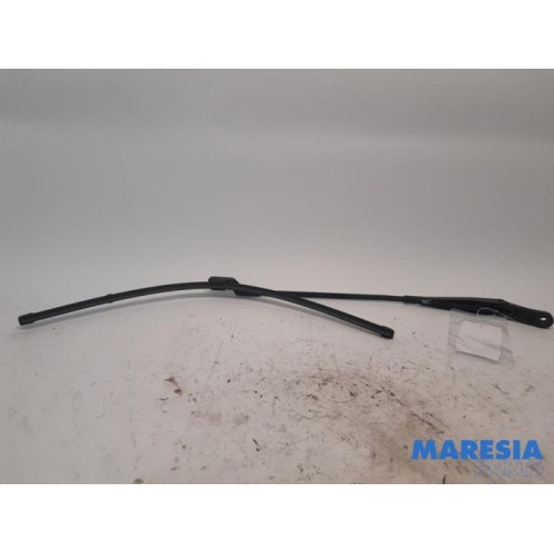 Peugeot - 5008 - Front wiper arm