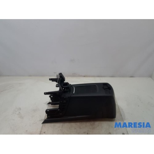 Peugeot - 5008 - Middle console