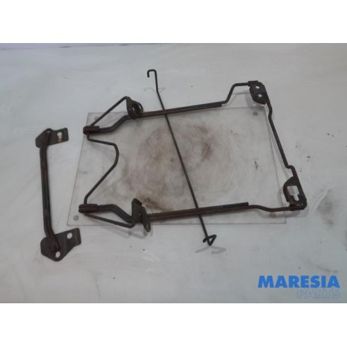 Renault - Trafic - Spare wheel mechanism