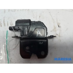 Renault - Twingo - Tailgate lock mechanism