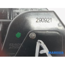 Renault - Twingo - Tailgate lock mechanism