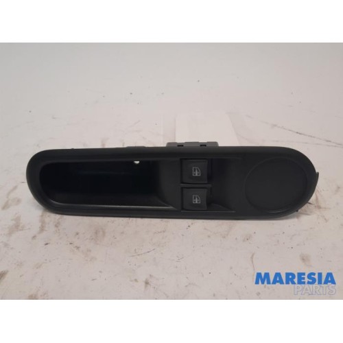 Renault - Twingo - Electric window switch