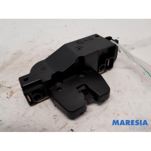 Peugeot - 307 - Tailgate lock mechanism
