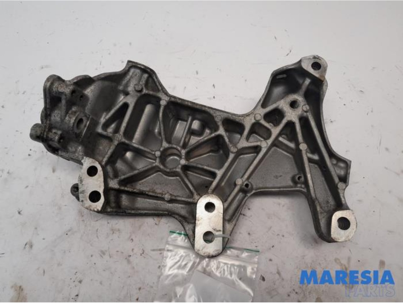 Nissan - NV300 - Engine mount