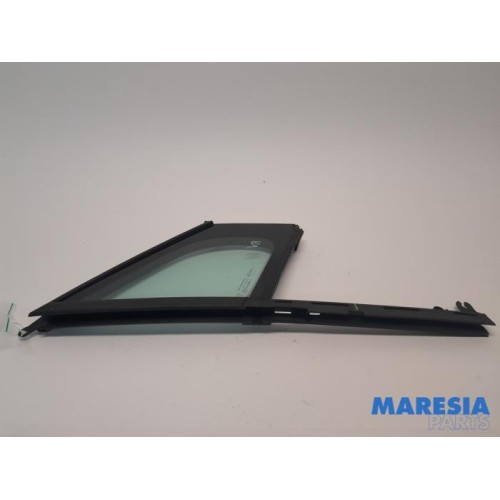 Peugeot - 5008 - Vitre triangulaire avant droite