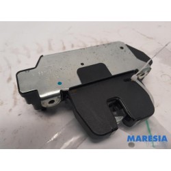 Peugeot - 5008 - Tailgate lock mechanism