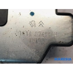 Peugeot - 5008 - Tailgate lock mechanism