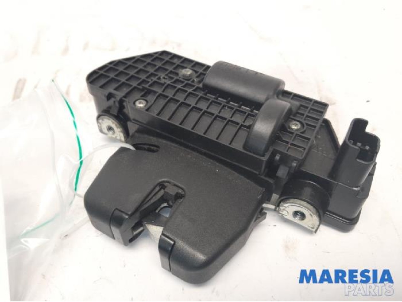 Peugeot - 5008 - Tailgate lock mechanism