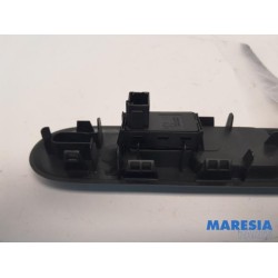 Peugeot - 5008 - Electric window switch