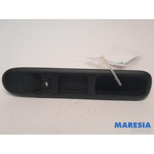 Peugeot - 5008 - Electric window switch