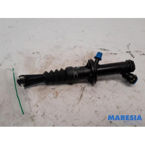 Renault - Twingo - Clutch master cylinder