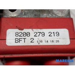 Renault - Twingo - Battery pole