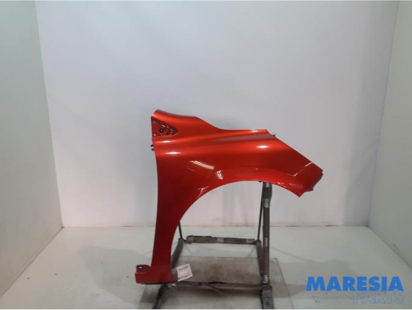 Renault - Clio - Front wing, right