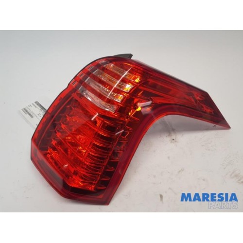 Peugeot - 5008 - Taillight, right