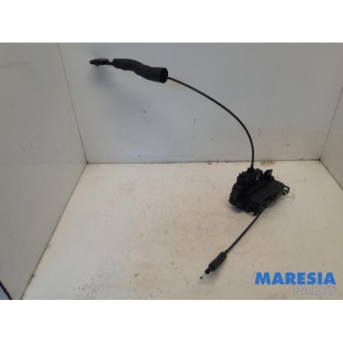 Renault - Scenic - Front door lock mechanism 4-door, right