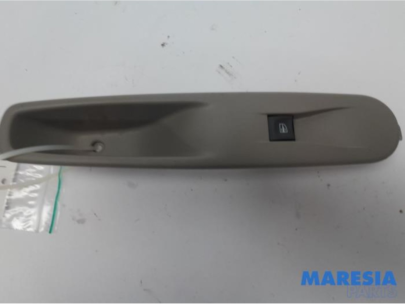 Renault - ZOE - Electric window switch