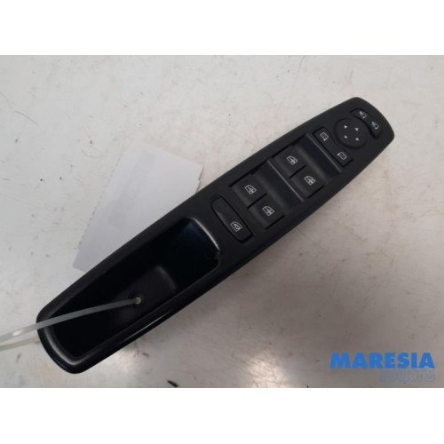 Renault - Scenic - Multi-functional window switch