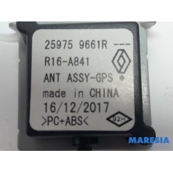 Renault - ZOE - GPS antenna