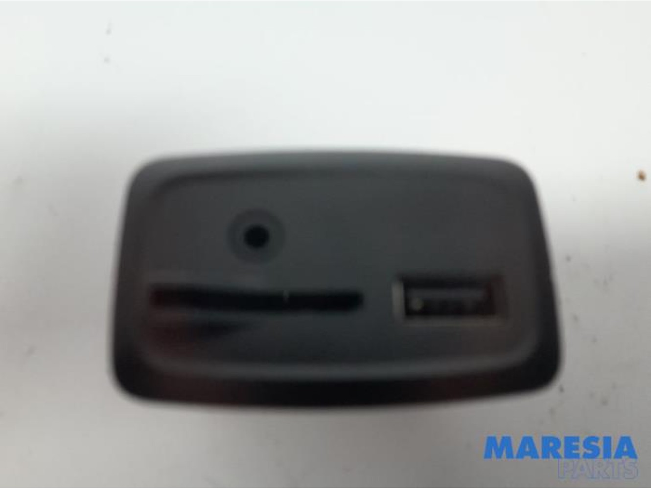 Renault - ZOE - AUX / USB connection