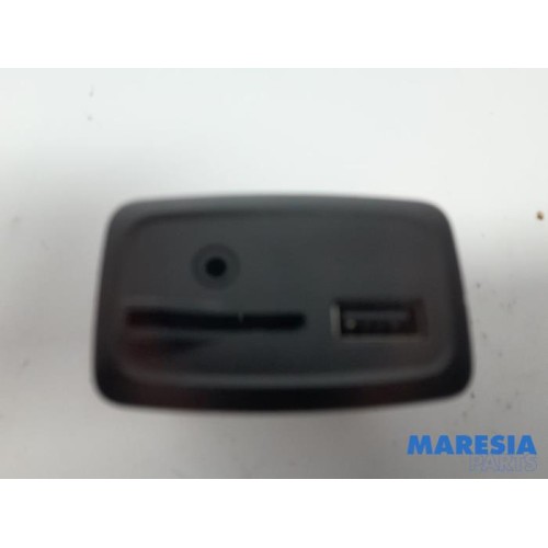 Renault - ZOE - AUX / USB connection