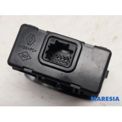Renault - Scenic - AUX / USB connection