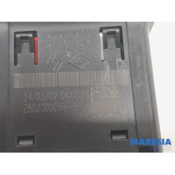 Renault - Scenic - AUX / USB connection