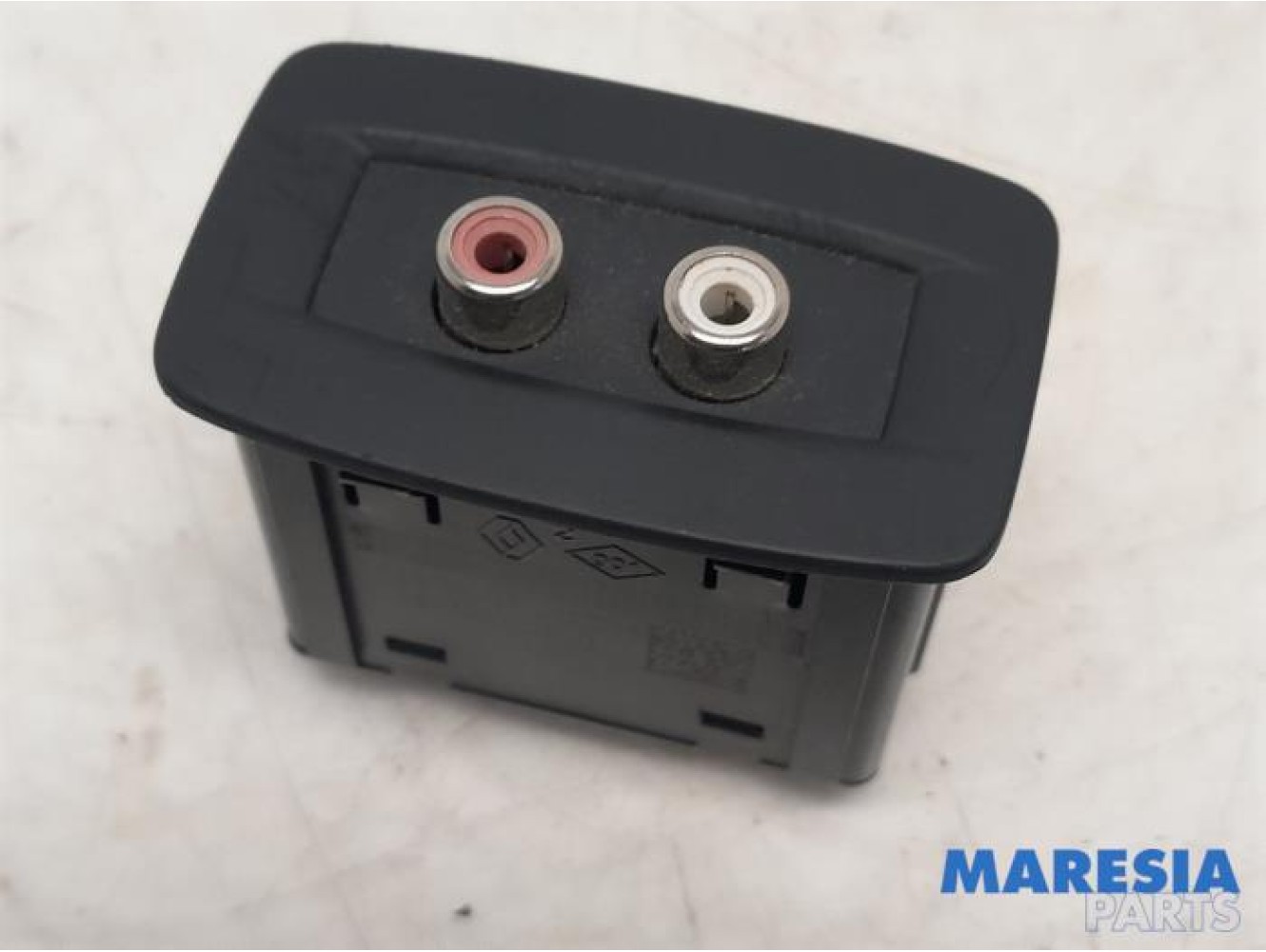 Renault - Scenic - AUX / USB connection