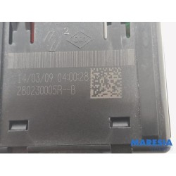 Renault - Scenic - AUX / USB connection