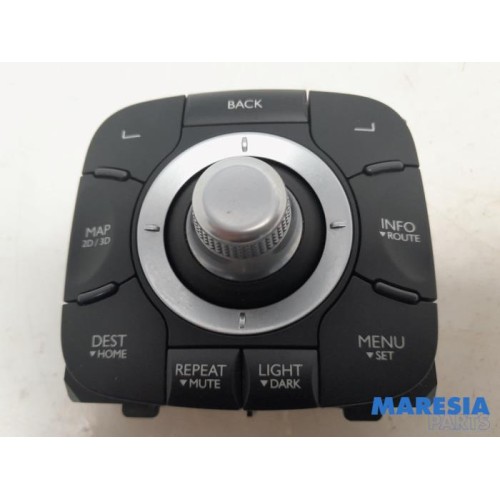Renault - Scenic - Multi-media control unit