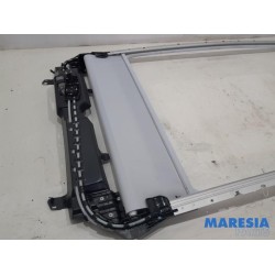 Peugeot - 308 - Sliding headliner mechanism